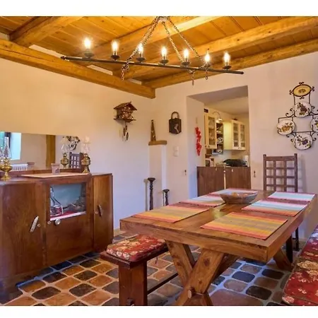 Rustic Stone House Сasa de vacaciones