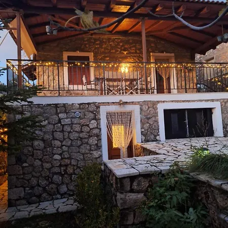 Rustic Stone House Сasa de vacaciones *
